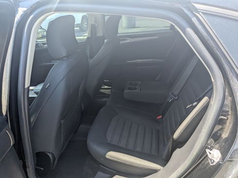 Used 2018 Ford Fusion SE FWD image 29
