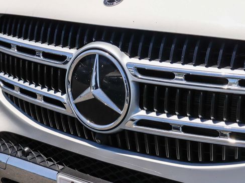 Used 2024 Mercedes-Benz GLE 350 4MATIC image 3