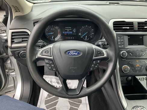 Used 2018 Ford Fusion SE FWD image 23