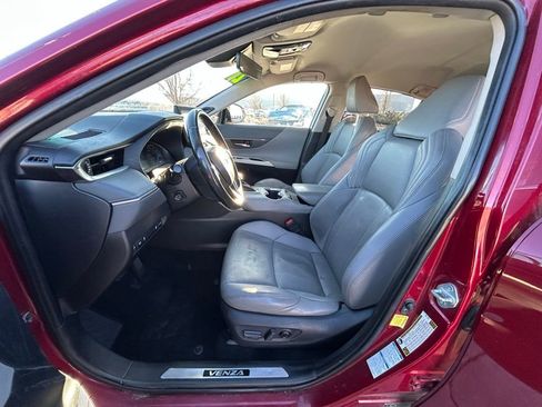 Used 2021 Toyota Venza XLE w/ Softex Package image 12