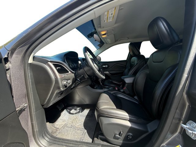 Used 2019 Jeep Cherokee Latitude Plus AWD/4WD image 10