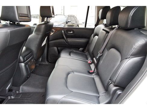 Used 2017 INFINITI QX80 4WD w/ Driver Assistance Package image 10