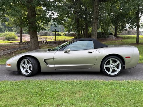 Used 1999 Chevrolet Corvette Convertible w/ Memory Pkg RWD image 4