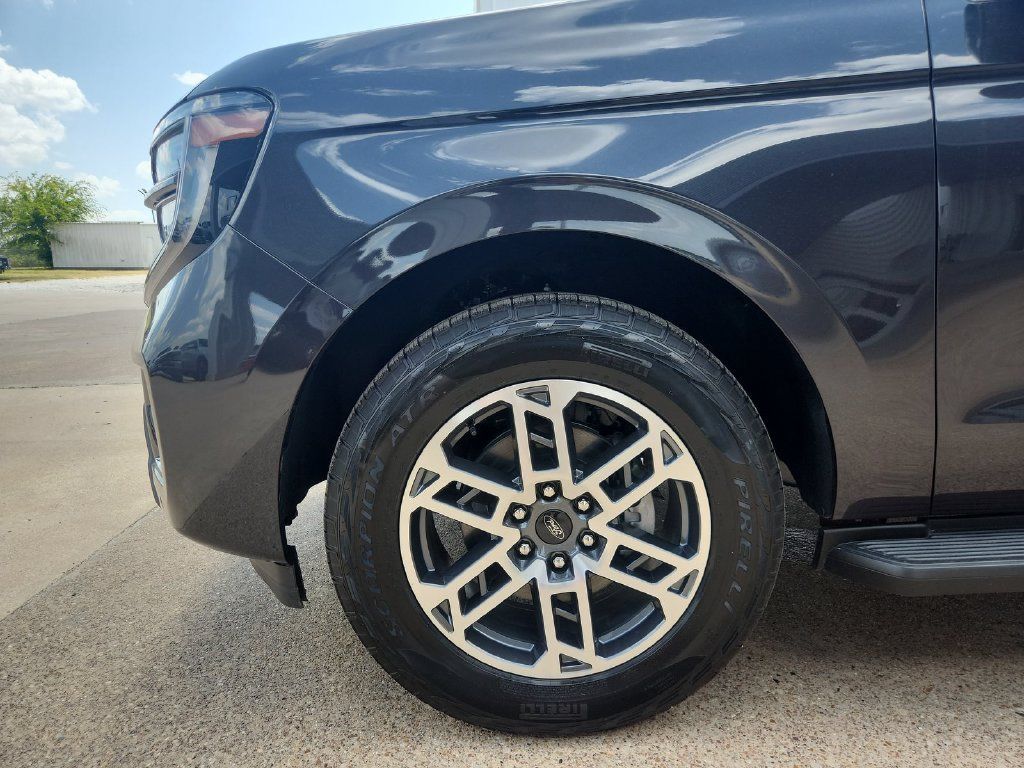 New 2026 Ford Expedition Active AWD/4WD image 14