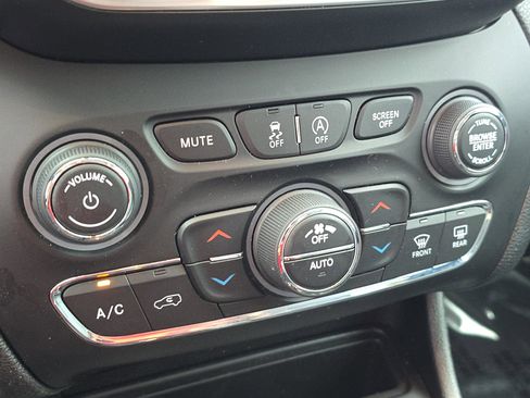 Used 2021 Jeep Cherokee Limited w/ Elite Package image 23