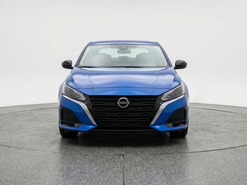 Used 2025 Nissan Altima 2.5 SV image 2