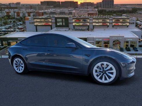 Used 2023 Tesla Model 3 Standard Range image 1