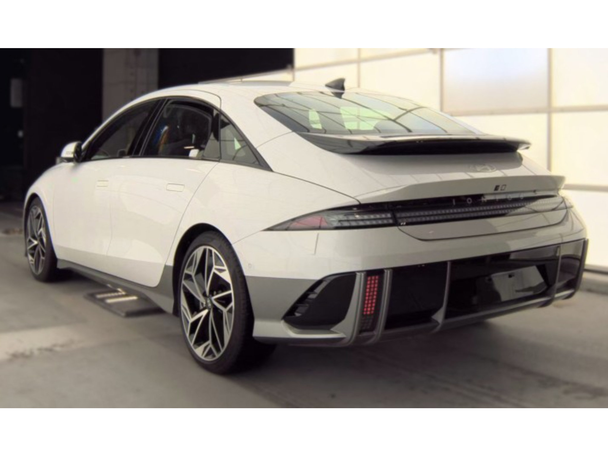 Used 2023 Hyundai Ioniq 6 Limited AWD/4WD image 4