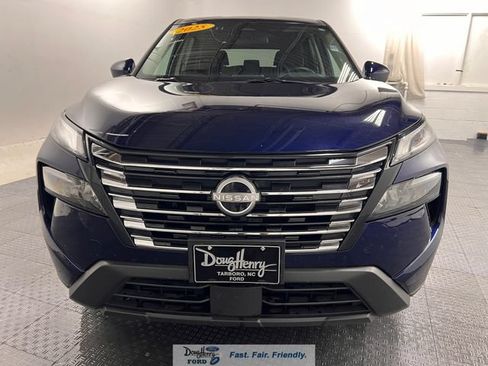 Used 2025 Nissan Rogue SV AWD/4WD image 2