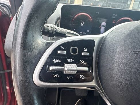 Used 2021 Mercedes-Benz GLB 250 4MATIC image 27