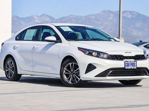 Used 2024 Kia Forte LXS image 2