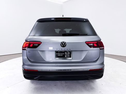 Used 2022 Volkswagen Tiguan SE w/ Panoramic Sunroof Package image 16