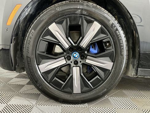 Used 2024 BMW iX xDrive50 w/ Premium Package AWD/4WD image 34