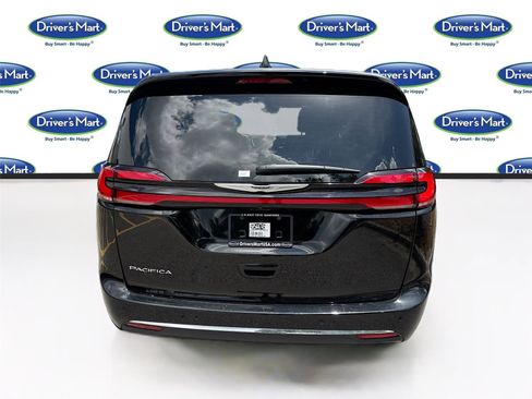 Used 2025 Chrysler Pacifica Select FWD image 6