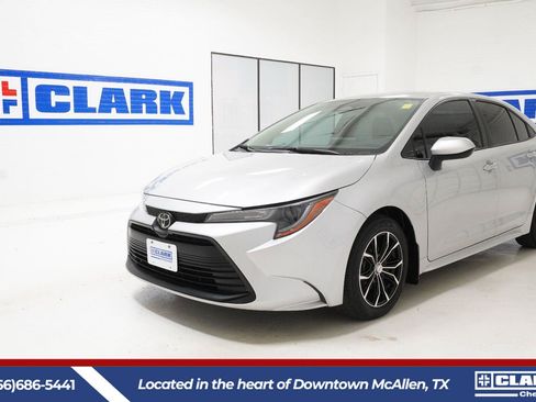 Used 2023 Toyota Corolla LE FWD image 1