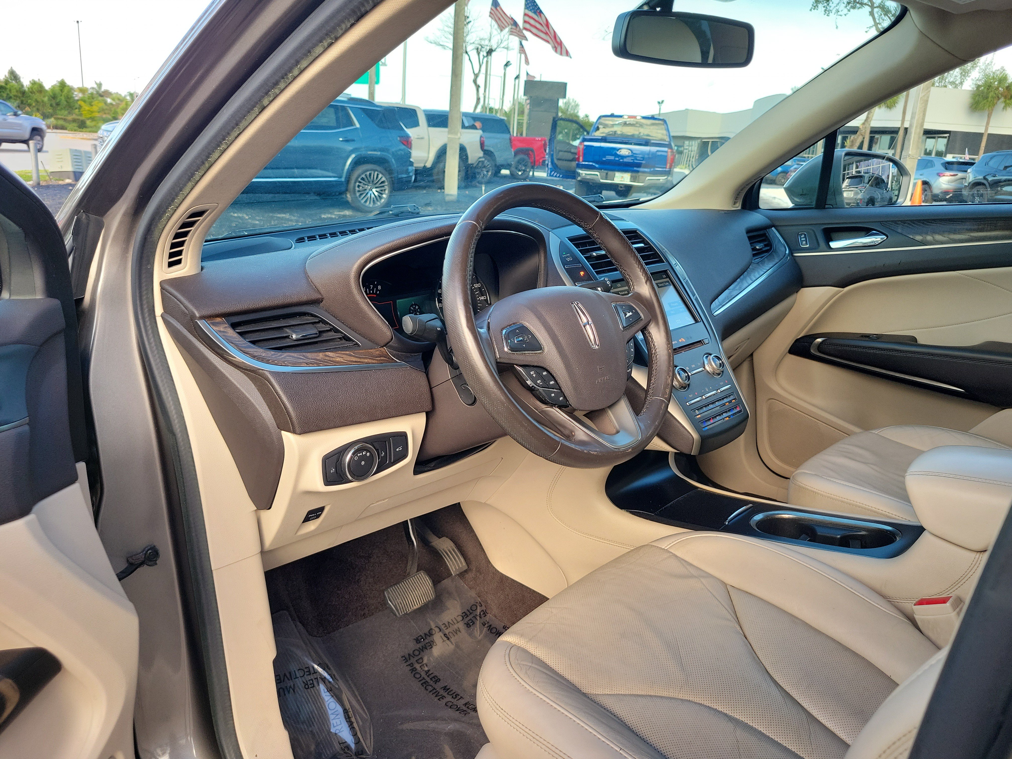 Used 2017 Lincoln MKC Reserve FWD image 9