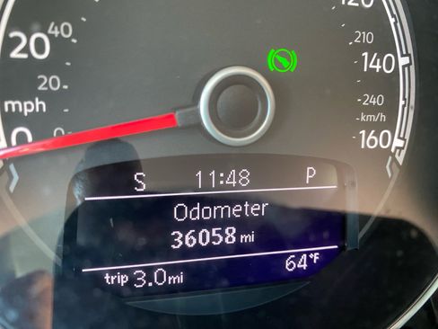 Used 2019 Volkswagen Beetle 2.0T SE FWD image 9