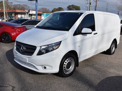 Used 2020 Mercedes-Benz Metris image 2