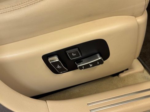 Used 2013 Lexus LS 460 AWD w/ Comfort Pkg image 34