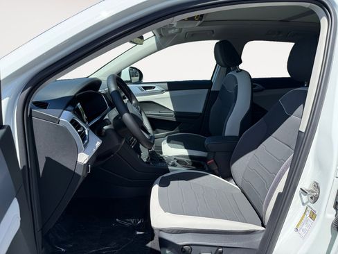 New 2026 Volkswagen Taos SE image 10