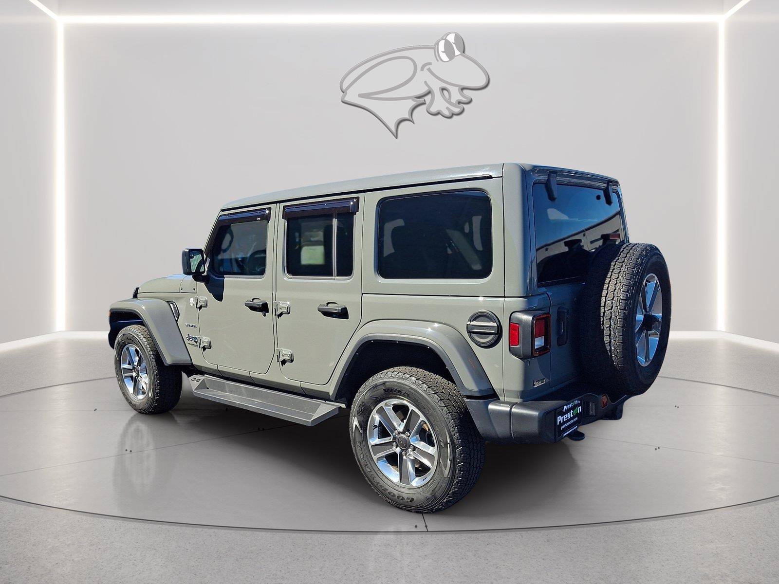 Used 2022 Jeep Wrangler Unlimited Sahara w/ Cold Weather Group AWD/4WD image 3