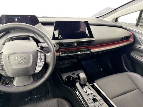 Used 2025 Toyota Prius XSE image 37