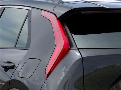 New 2026 Kia Niro EX FWD image 11