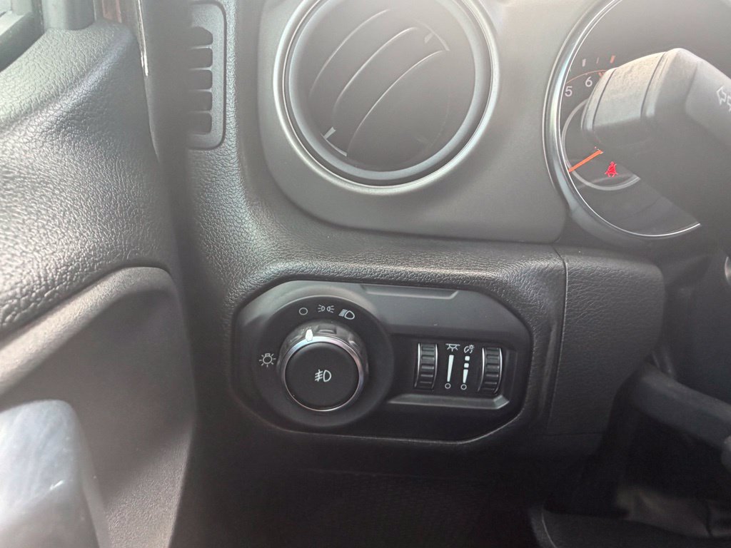 Used 2022 Jeep Wrangler Sport AWD/4WD image 40