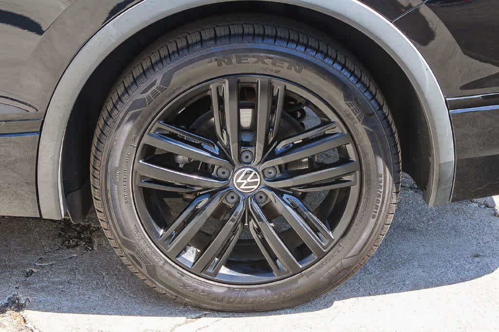 Used 2022 Volkswagen Tiguan SE R-Line FWD image 8
