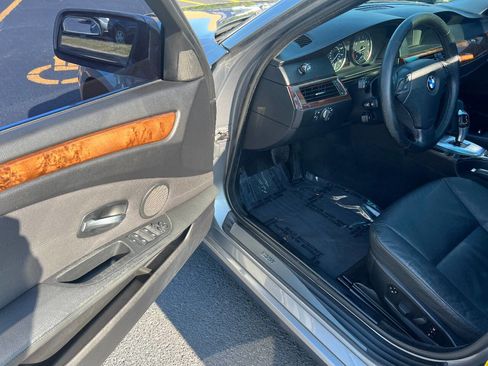 Used 2009 BMW 528i xDrive Sedan image 17