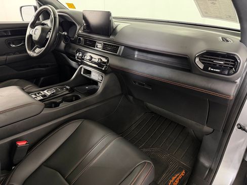 Certified 2023 Honda Pilot TrailSport image 24