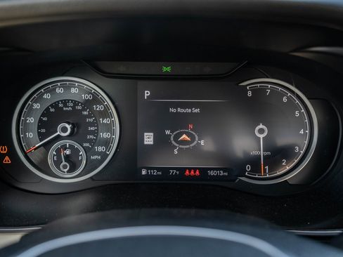 Used 2025 Genesis G70 2.5T image 22