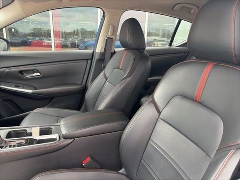 Used 2025 Nissan Sentra SR w/ SR Premium Package image 9