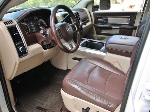 Used 2018 RAM 2500 Laramie w/ Convenience Group image 22