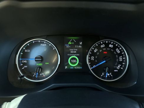 Used 2022 Toyota RAV4 XLE Premium AWD/4WD image 17
