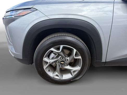 Used 2025 Chevrolet Trax LT FWD image 9