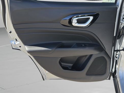 New 2026 Jeep Compass Latitude image 25