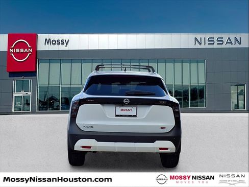 New 2026 Nissan Kicks SR image 8