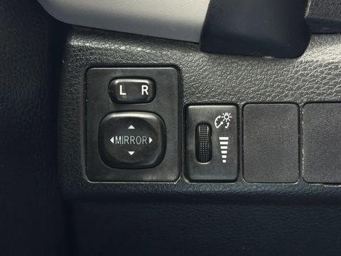 Used 2017 Toyota Corolla LE FWD image 19