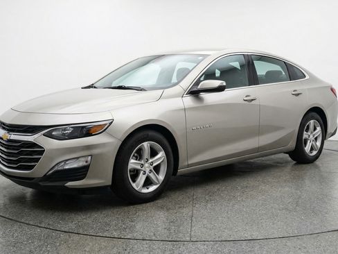 Used 2024 Chevrolet Malibu LT image 3