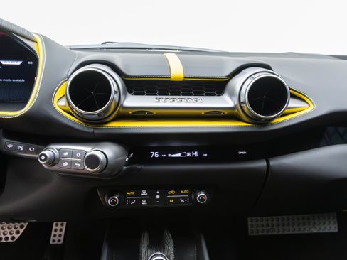 Used 2020 Ferrari 812 Superfast RWD image 31