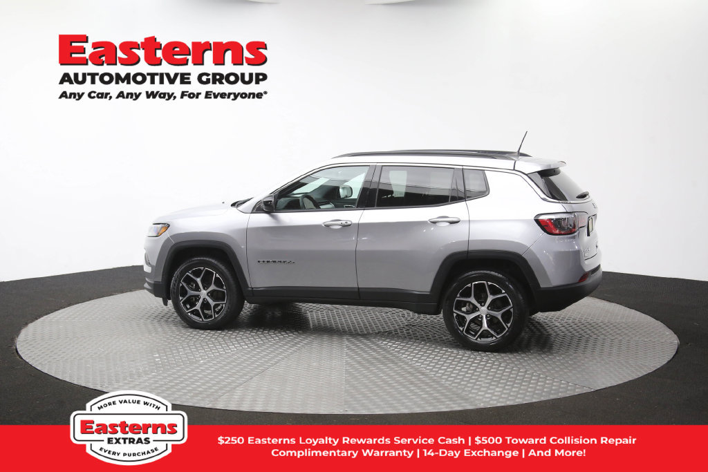 Used 2024 Jeep Compass Latitude AWD/4WD image 62