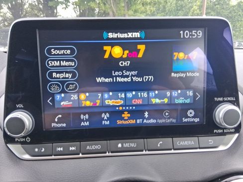 Used 2025 Nissan Sentra SR w/ SR Premium Package FWD image 17