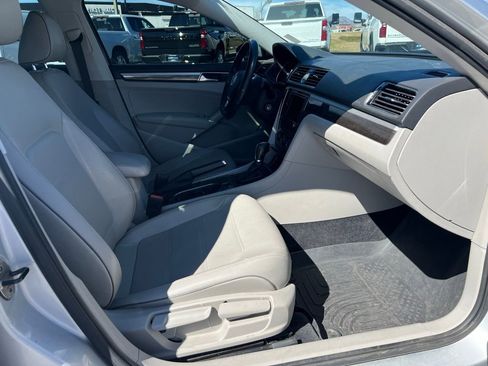 Used 2016 Volkswagen Passat 1.8T SE w/ Lighting Package (P06) image 17