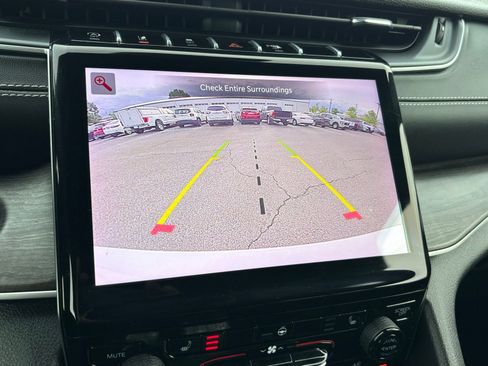 Used 2024 Jeep Grand Cherokee L Limited AWD/4WD image 19