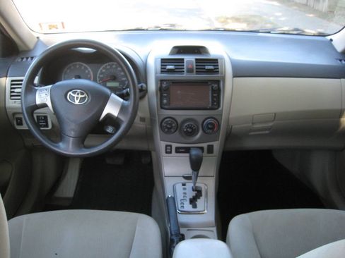 Used 2013 Toyota Corolla LE FWD image 15