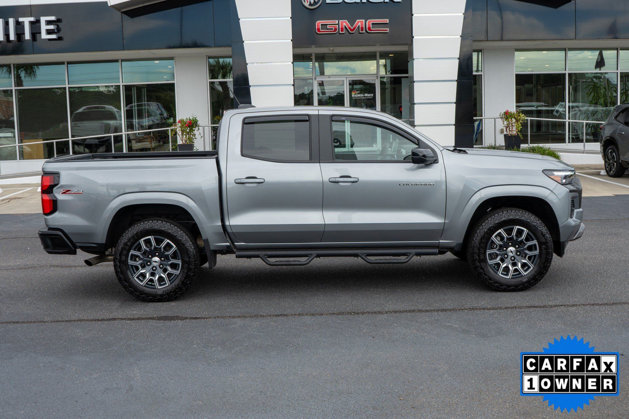 Used 2024 Chevrolet Colorado Z71 w/ Z71 Convenience Package 2 AWD/4WD image 2