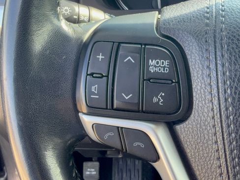 Used 2017 Toyota Highlander XLE FWD image 18