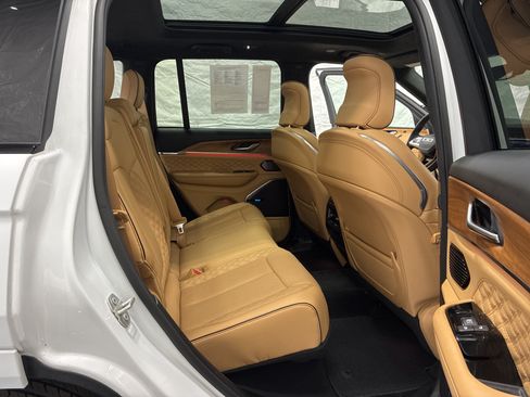 Certified 2024 Jeep Grand Cherokee Summit AWD/4WD image 11