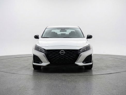 Used 2025 Nissan Altima 2.5 SV image 2